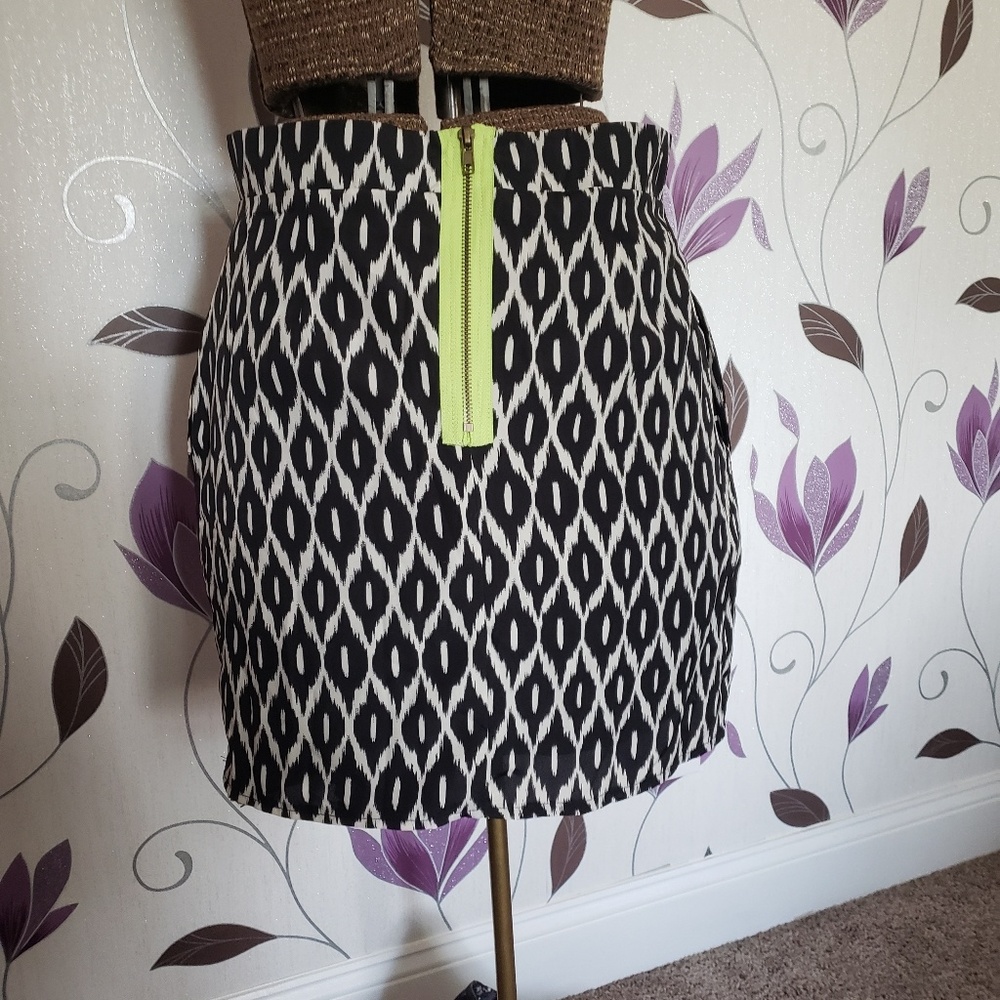 Skirt - Picture 3 of 3